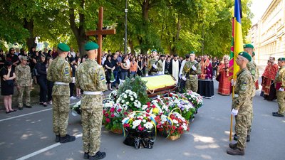 В Ужгороді попрощалися із загиблим на війні Андрієм Поляком В Ужгороді попрощалися із загиблим на війні Андрієм Поляком