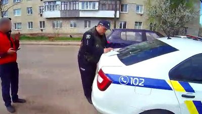 У Лебедині та Кошарах на Сумщині водії пропонували хабарі патрульним У Лебедині та Кошарах на Сумщині водії пропонували хабарі патрульним