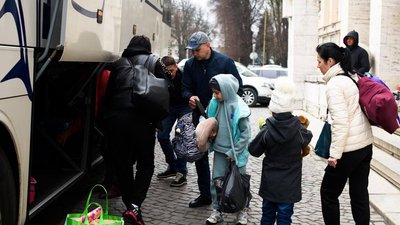 Вимушених переселенців з Донецької та Сумської областей відправили із Закарпаття до Болгарії