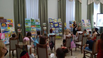 У Миколаєві відкрилась виставка “Великі й малі художники” У Миколаєві відкрилась виставка “Великі й малі художники”