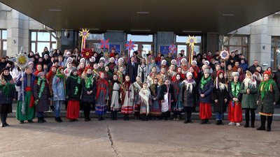 У Житомирі більше 100 людей спільно заспівали колядку "Нова радість стала" У Житомирі більше 100 людей спільно заспівали колядку "Нова радість стала"
