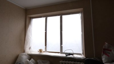 Вікна заклеїли плівкою Вікна заклеїли плівкою