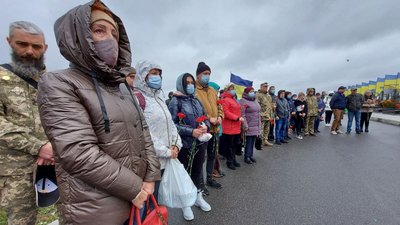 На алеї Слави у Харкові вшанували загиблих захисників України На алеї Слави у Харкові вшанували загиблих захисників України