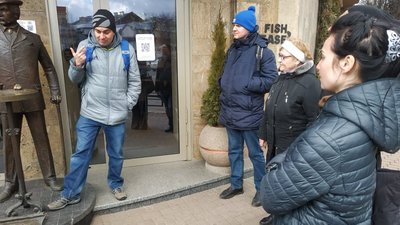 В Івано-Франківську місцеві жителі проводять екскурсії містом для людей з інших регіонів України В Івано-Франківську місцеві жителі проводять екскурсії містом для людей з інших регіонів України