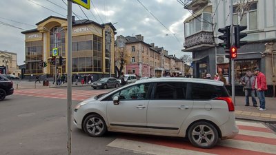 У Тернополі повідомили про замінування вокзалу, універмагу та освітніх закладів У Тернополі повідомили про замінування вокзалу, універмагу та освітніх закладів