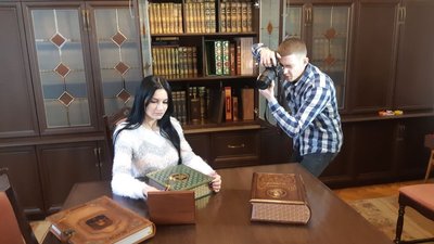 Фотосесія в бібліотеці Фотосесія в бібліотеці
