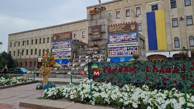 "Ми нагадуємо жителям, що у нас війна". У Кропивницькому відбулась Хода пам'яті "Ми нагадуємо жителям, що у нас війна". У Кропивницькому відбулась Хода пам'яті