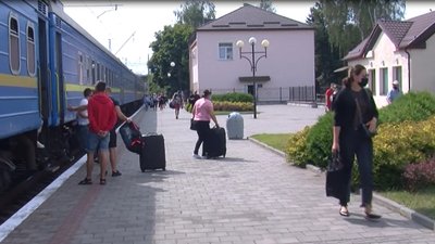 Каси відкриті, квитків немає. Як працює Луцький вокзал в умовах посиленого карантину
