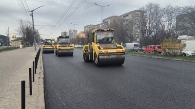 Частина вул. Стрийської під час робіт з асфальтування