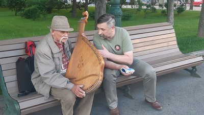 Вулична музика в саду Шевченка: "Правий сектор" вийшов на захист бандуриста Вулична музика в саду Шевченка: "Правий сектор" вийшов на захист бандуриста