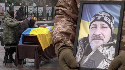 Із загиблим добровольцем Василем Карпюком попрощались у Рівному