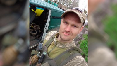 На Чернігівщині попрощалися з трьома бійцями, які загинули на сході України На Чернігівщині попрощалися з трьома бійцями, які загинули на сході України