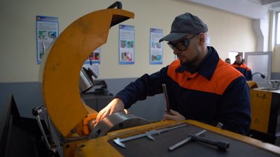 Переселенців, які переїхали на Вінниччину, безкоштовно навчають новим професіям Переселенців, які переїхали на Вінниччину, безкоштовно навчають новим професіям