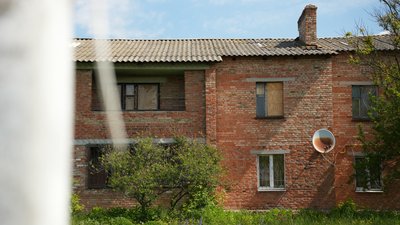Мешканці села на Білопільщині розказали, як російські військові будинки з городом обстрілювали Мешканці села на Білопільщині розказали, як російські військові будинки з городом обстрілювали