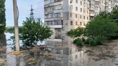 За ніч рівень води у Херсоні піднявся приблизно на 40 сантиметрів За ніч рівень води у Херсоні піднявся приблизно на 40 сантиметрів