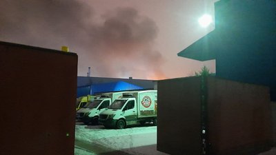 У Харкові локалізували масштабну пожежу на складі У Харкові локалізували масштабну пожежу на складі