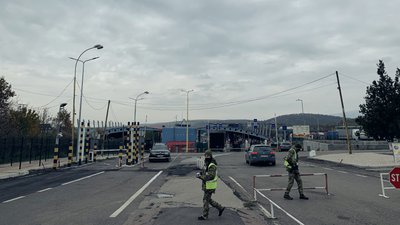 Близько 30 людей перетнули кордон із Словаччиною пішим переходом на КПП "Ужгород — Вишнє-Нємецьке"