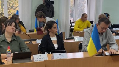 Тетяна Пахомова — депутатка міської ради Прилук з фракції "Слуга народу" Тетяна Пахомова — депутатка міської ради Прилук з фракції "Слуга народу"