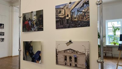 У Тернополі відкрили фотовиставку "Театр. Душа Маріуполя" У Тернополі відкрили фотовиставку "Театр. Душа Маріуполя"