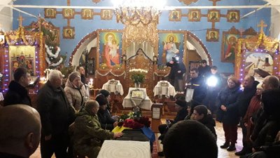У Сумах попрощалися з Олександром Василенком — командиром гелікоптера, який розбився у Броварах У Сумах попрощалися з Олександром Василенком — командиром гелікоптера, який розбився у Броварах