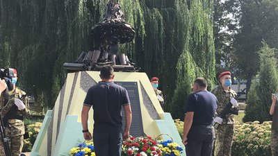 У Сумах вшановують пам'ять 17-ти загиблих воїнів 27-ї артбригади У Сумах вшановують пам'ять 17-ти загиблих воїнів 27-ї артбригади