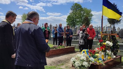На Тернопільщині відкрили меморіальну дошку бійцю Івану Вовні На Тернопільщині відкрили меморіальну дошку бійцю Івану Вовні
