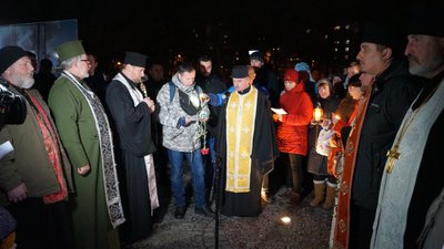 У Дніпрі, на Алеї Героїв, вшанували пам’ять загиблих у боях під Дебальцевим (ФОТО, ВІДЕО)