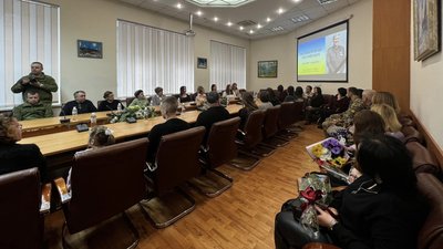 Ордени посмертно: у Житомирі родинам загиблих воїнів передали державні нагороди Ордени посмертно: у Житомирі родинам загиблих воїнів передали державні нагороди
