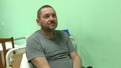 "Підтримка важлива, щоб знати, за кого ми боремось": пораненим бійцям, які лікуються у Рівному, передали подарунки