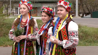 У Гвізді на Франківщині показали давній весільний обряд — збирання молодої на село У Гвізді на Франківщині показали давній весільний обряд — збирання молодої на село
