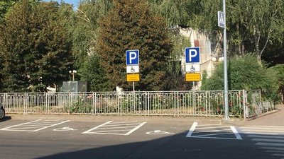 Паркінг в центрі Полтави Паркінг в центрі Полтави
