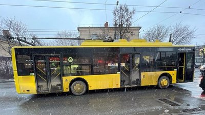 У Хмельницькому у двох ДТП травмувались дві пішохідки У Хмельницькому у двох ДТП травмувались дві пішохідки