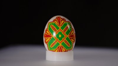 Рослинно-квіткові мотиви та символи сонця: традиції писанкарства на Сумщині Рослинно-квіткові мотиви та символи сонця: традиції писанкарства на Сумщині