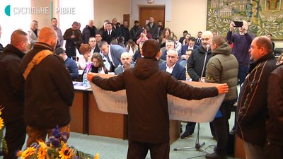 "Атовця", який протестував у Рівному, силовики затримали в Мукачеві "Атовця", який протестував у Рівному, силовики затримали в Мукачеві