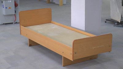 В Івано-Франківську студенти виготовляють ліжка для ЗСУ В Івано-Франківську студенти виготовляють ліжка для ЗСУ