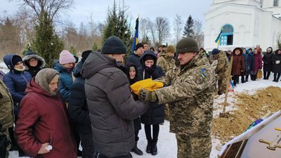 На Чернігівщині в останню путь провели двох військових ЗСУ: Олександра Пасічника та Валерія Повода
