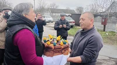 Зустріч звільненого з полону Віктора Савицького