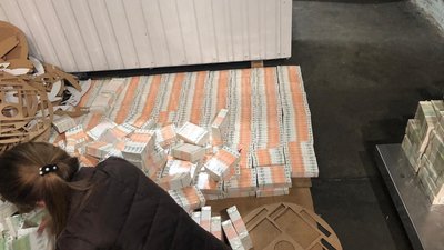 У порту на Одещині затримали вантажівку з майже 2 млн фальшивих акцизних марок