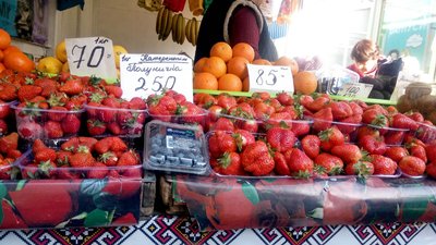 У Черкасах продають полуницю за 250 гривень за кілограм