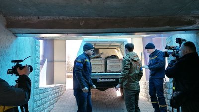 Кропвницькі рятувальники передали теробороні речі, які потрібні в польових умовах Кропвницькі рятувальники передали теробороні речі, які потрібні в польових умовах