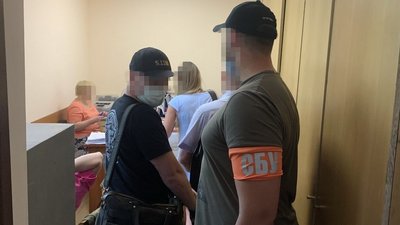 Мільйонний "відкат" на масках для ЗСУ: ДБР розсекретило матеріали справи