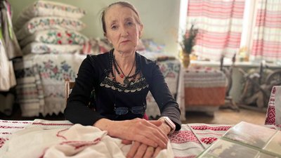 Вишивальниця Оксана Пузняк