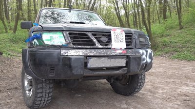 Волонтери Тернопільщини ремонтують автомобіль, яким вивезли 50 поранених Волонтери Тернопільщини ремонтують автомобіль, яким вивезли 50 поранених