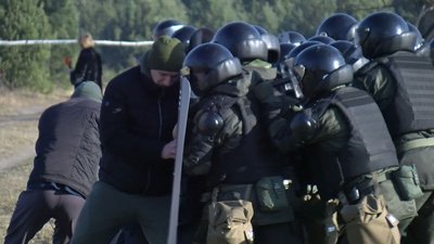 Спецтехніка і місцеві жителі у ролі мігрантів: як відбуваються навчання на Волині Спецтехніка і місцеві жителі у ролі мігрантів: як відбуваються навчання на Волині