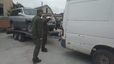Волонтери з Тернопільщини передають на схід відремонтований автомобіль