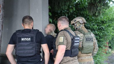 На Закарпатті затримали двох чоловіків, яких підозрюють у переправленні призовників через кордон