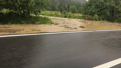 Стало відомо, де на Франківщині через негоду розмиті дороги та обмежений автомобільний рух