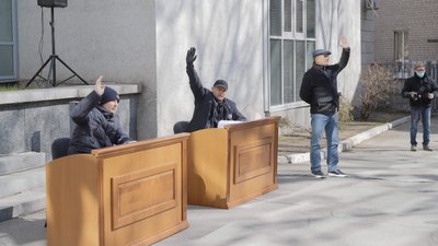 Сесія Дніпровської міської ради відбувається просто неба й у режимі онлайн Сесія Дніпровської міської ради відбувається просто неба й у режимі онлайн