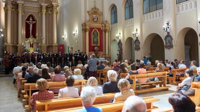 В Івано-Франківську у костелі Христа Царя відбувся благодійний концерт для збору грошей на авто для ЗСУ В Івано-Франківську у костелі Христа Царя відбувся благодійний концерт для збору грошей на авто для ЗСУ