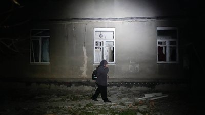 Чотириповерхівка, пошкоджена влучанням "Шахеда", у Новобаварському районі Харків Чотириповерхівка, пошкоджена влучанням "Шахеда", у Новобаварському районі Харків